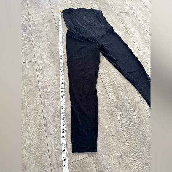 Ingrid + Isabel Maternity Active Black Leggings - Picture 7 of 9